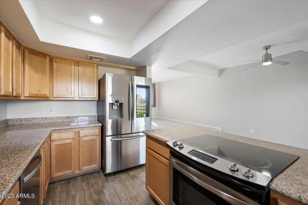 Real Estate Picture 11