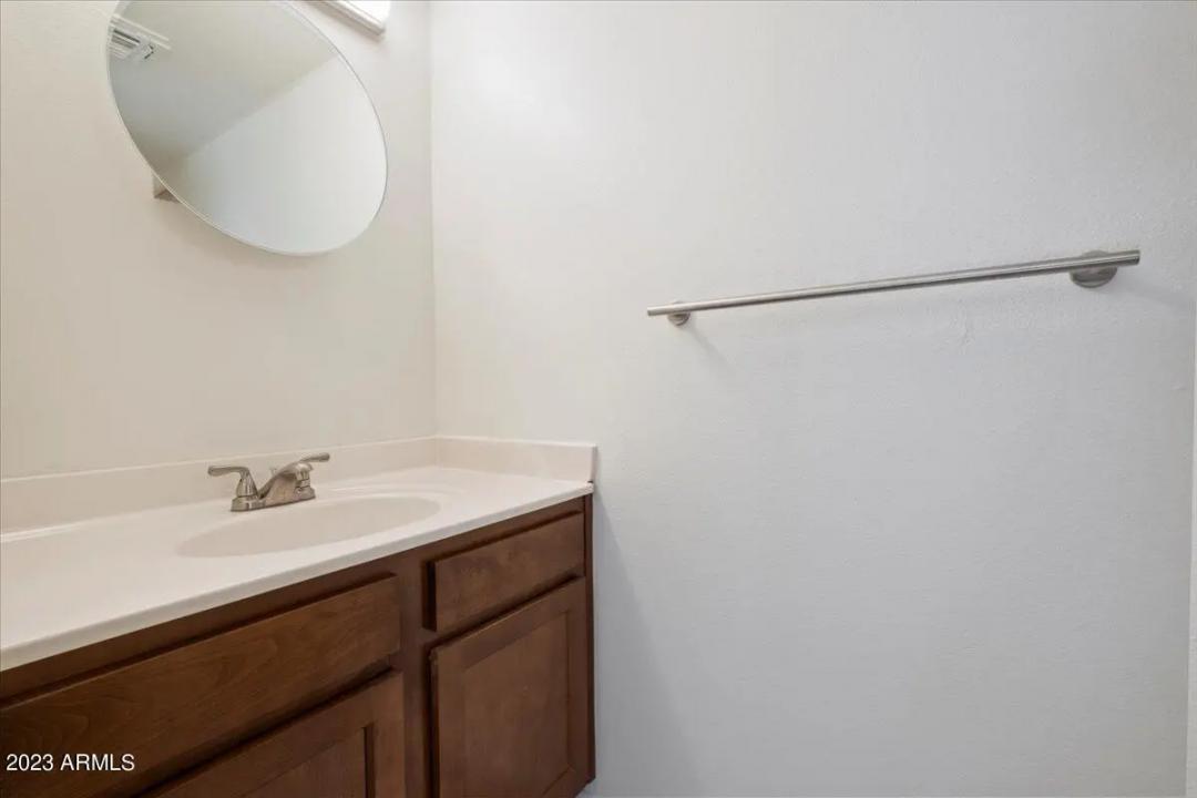 Real Estate Picture 12