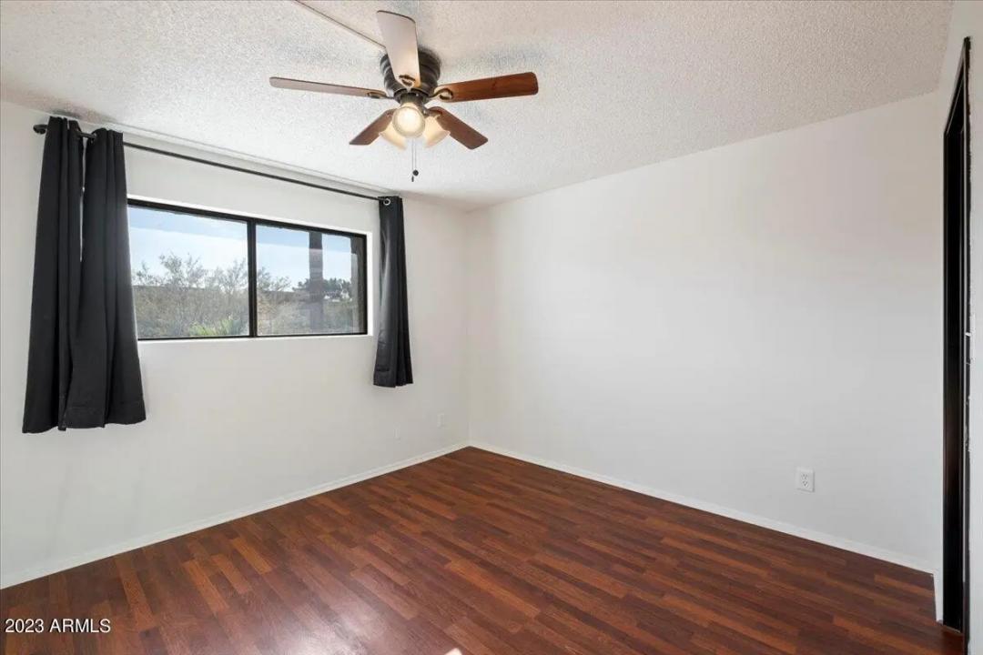 Real Estate Picture 16