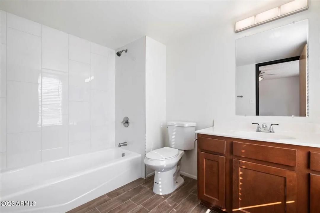 Real Estate Picture 18