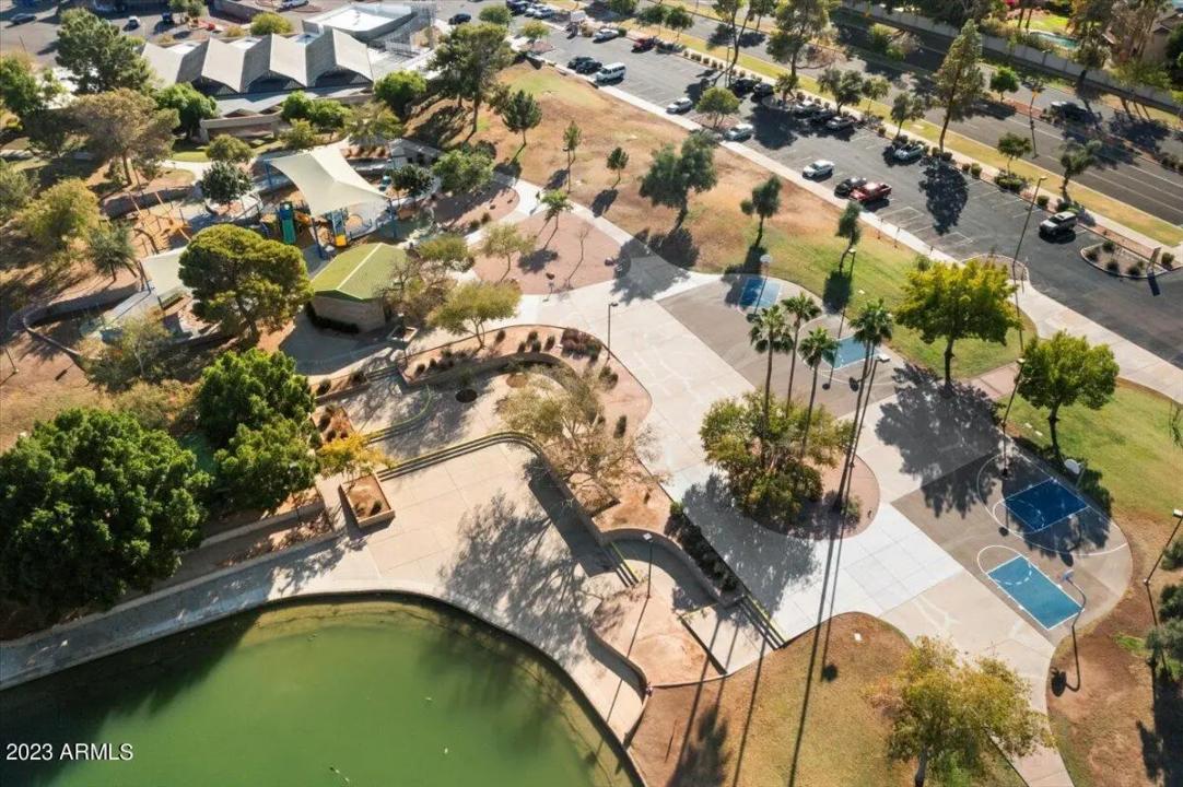 Real Estate Picture 32