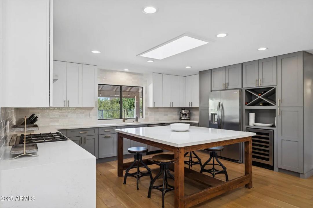 Real Estate Picture 11