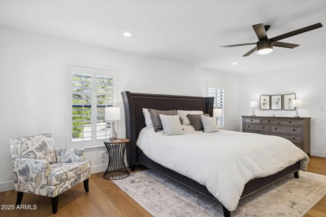 Real Estate Picture 4