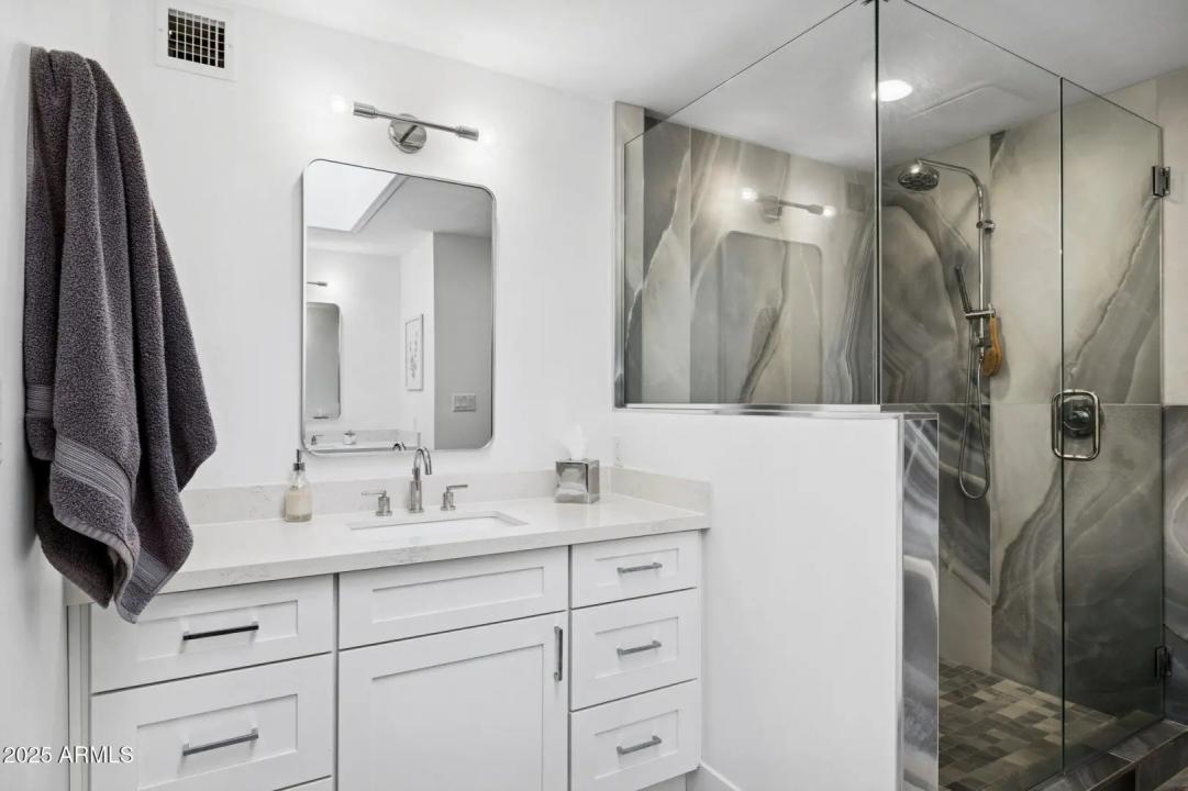 Real Estate Picture 17