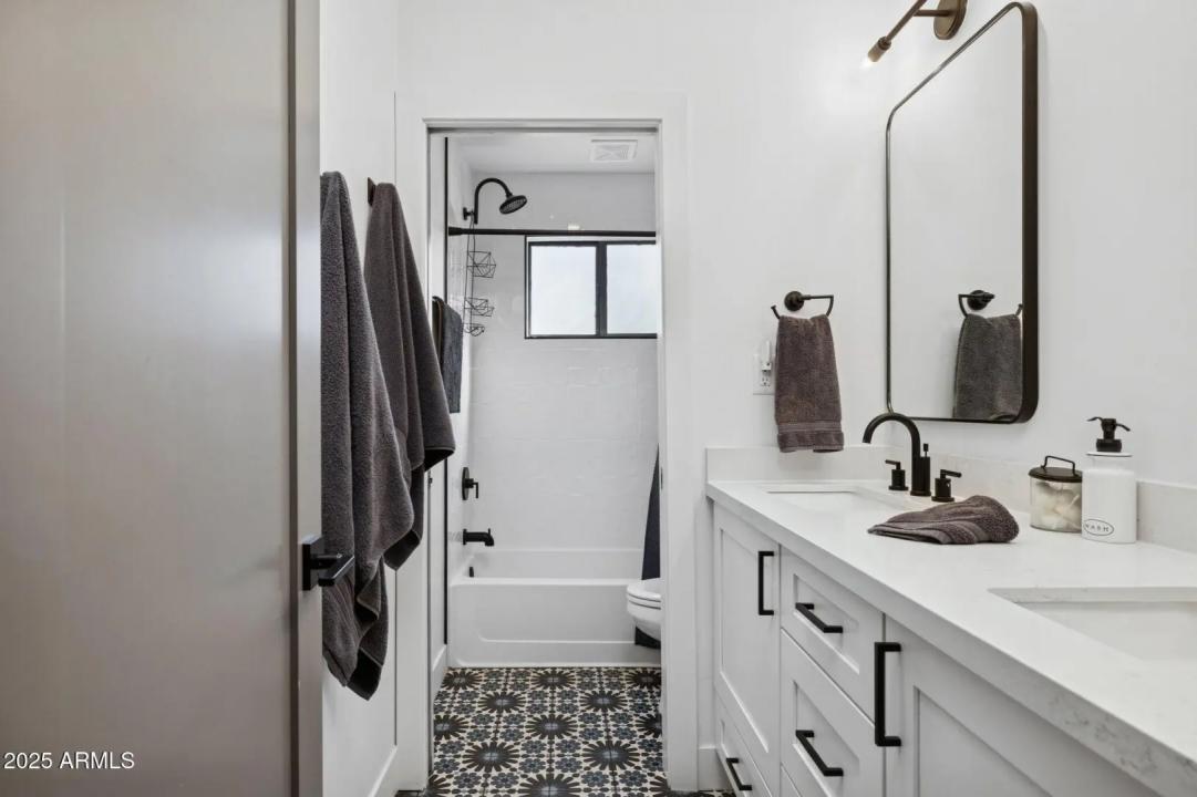 Real Estate Picture 25