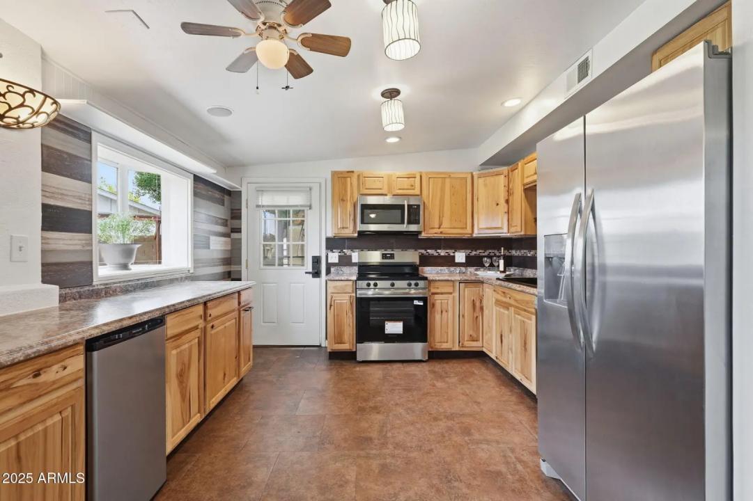 Real Estate Picture 29