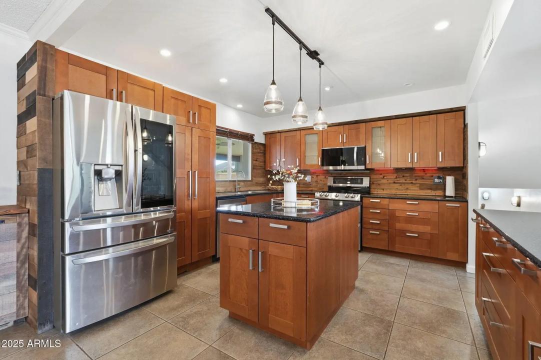 Real Estate Picture 10