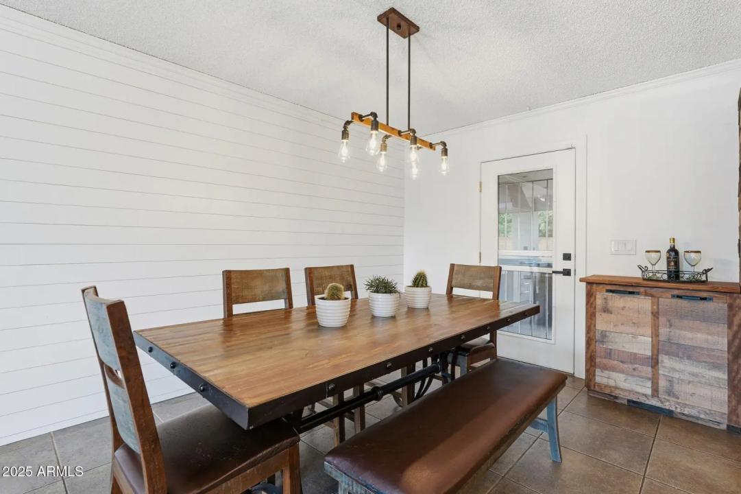 Real Estate Picture 12