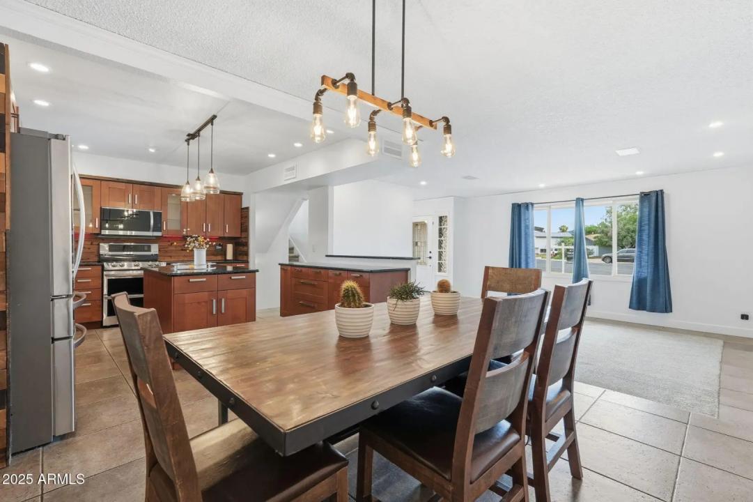 Real Estate Picture 5