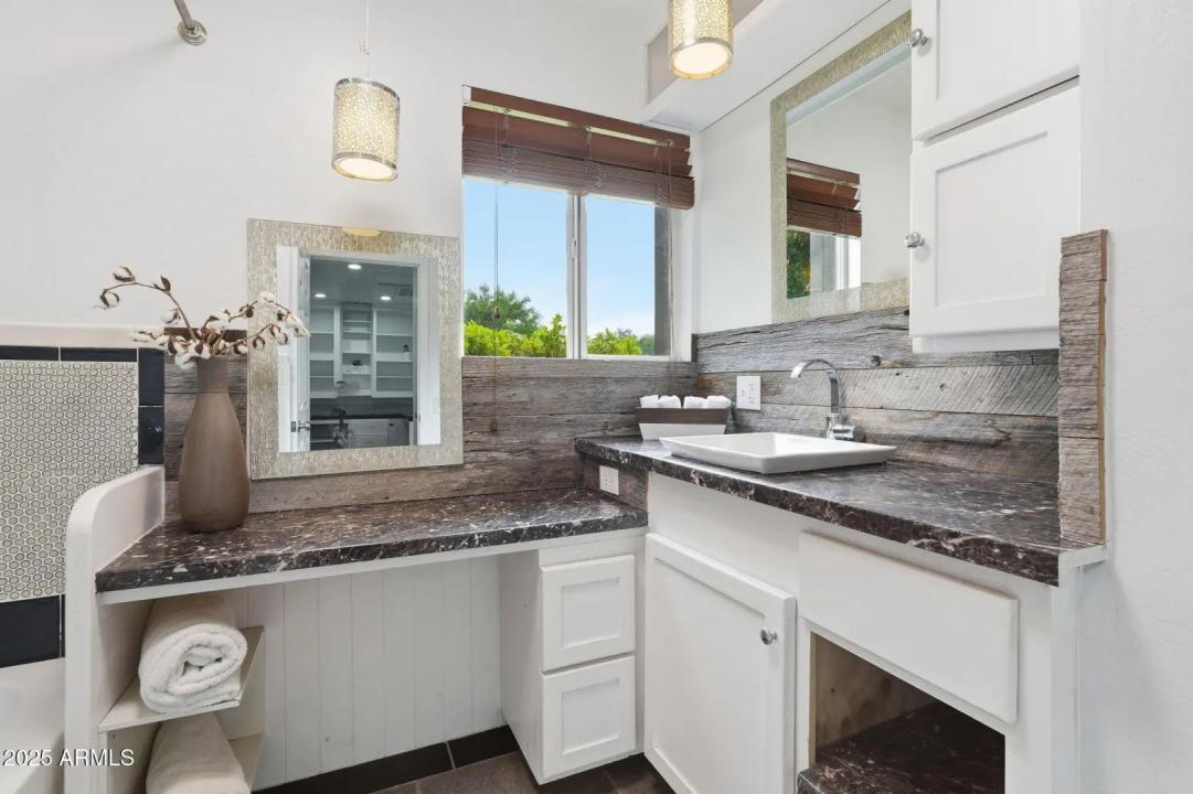 Real Estate Picture 40