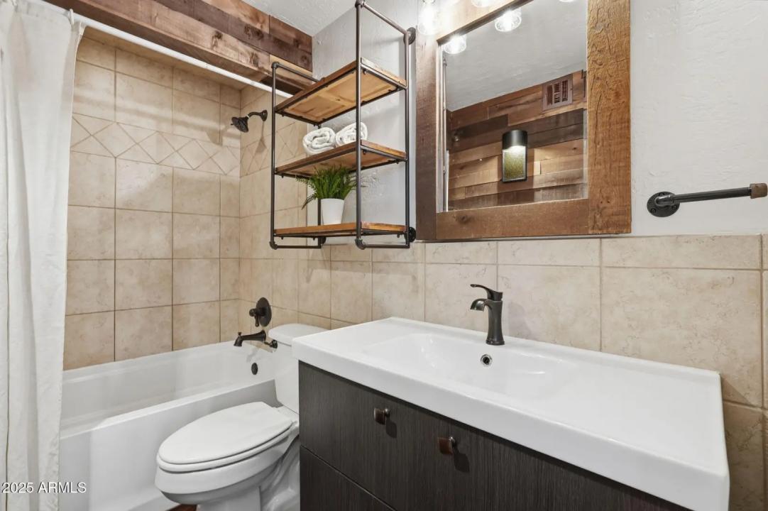 Real Estate Picture 18