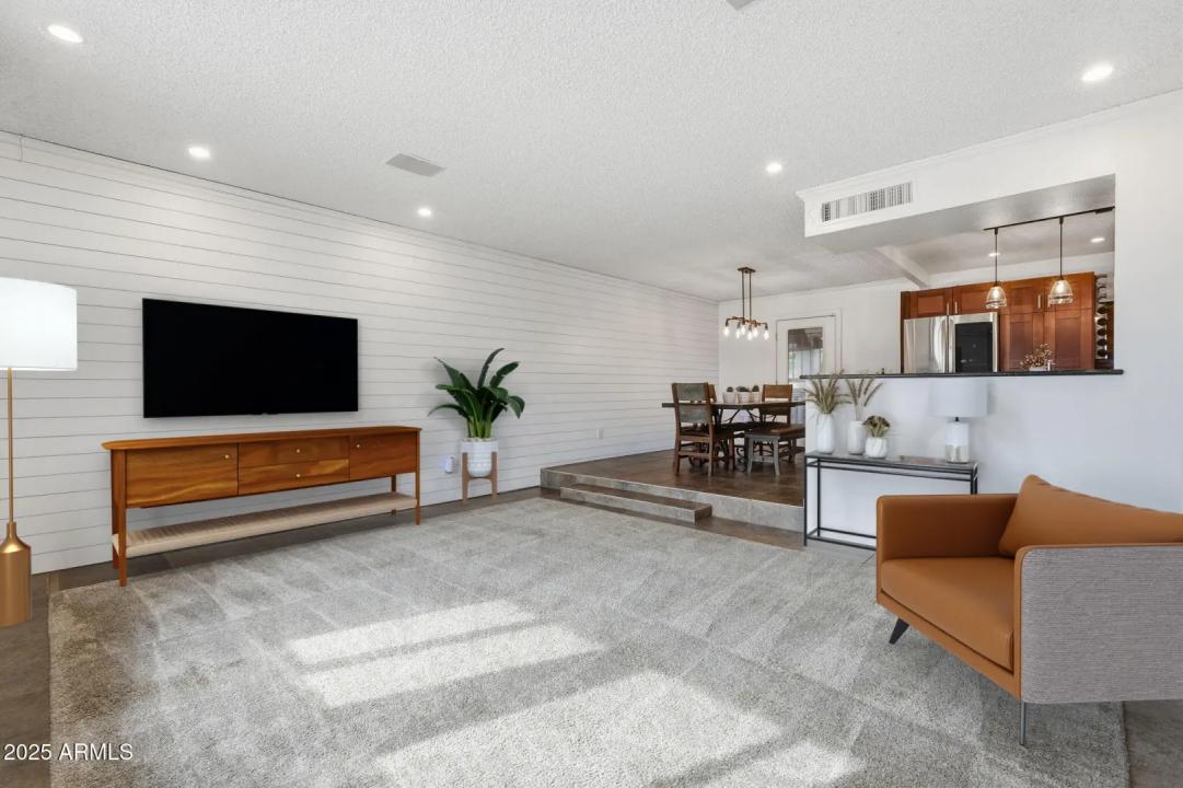 Real Estate Picture 8