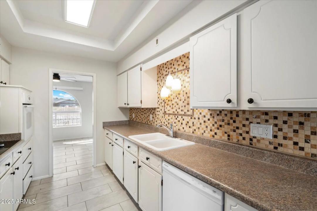 Real Estate Picture 4