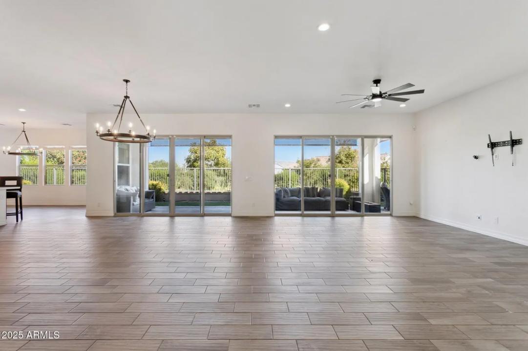 Real Estate Picture 8