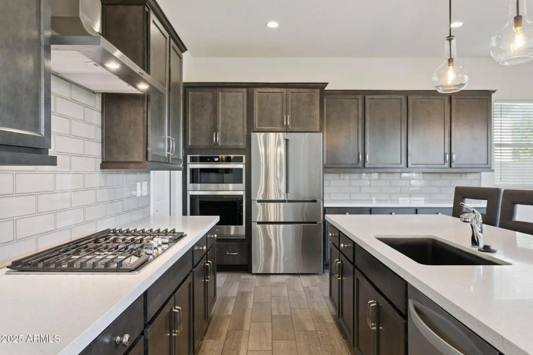 Real Estate Picture 3