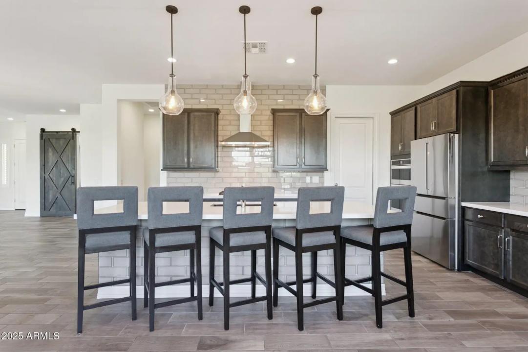 Real Estate Picture 11