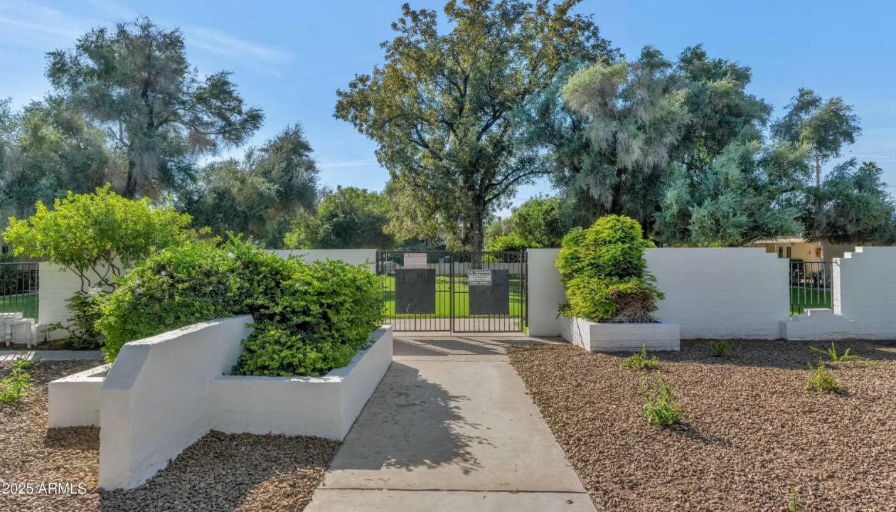 Real Estate Picture 23