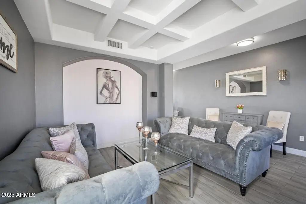 Real Estate Picture 4