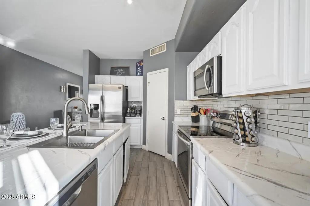 Real Estate Picture 7