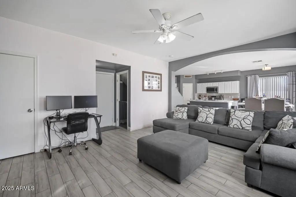 Real Estate Picture 12