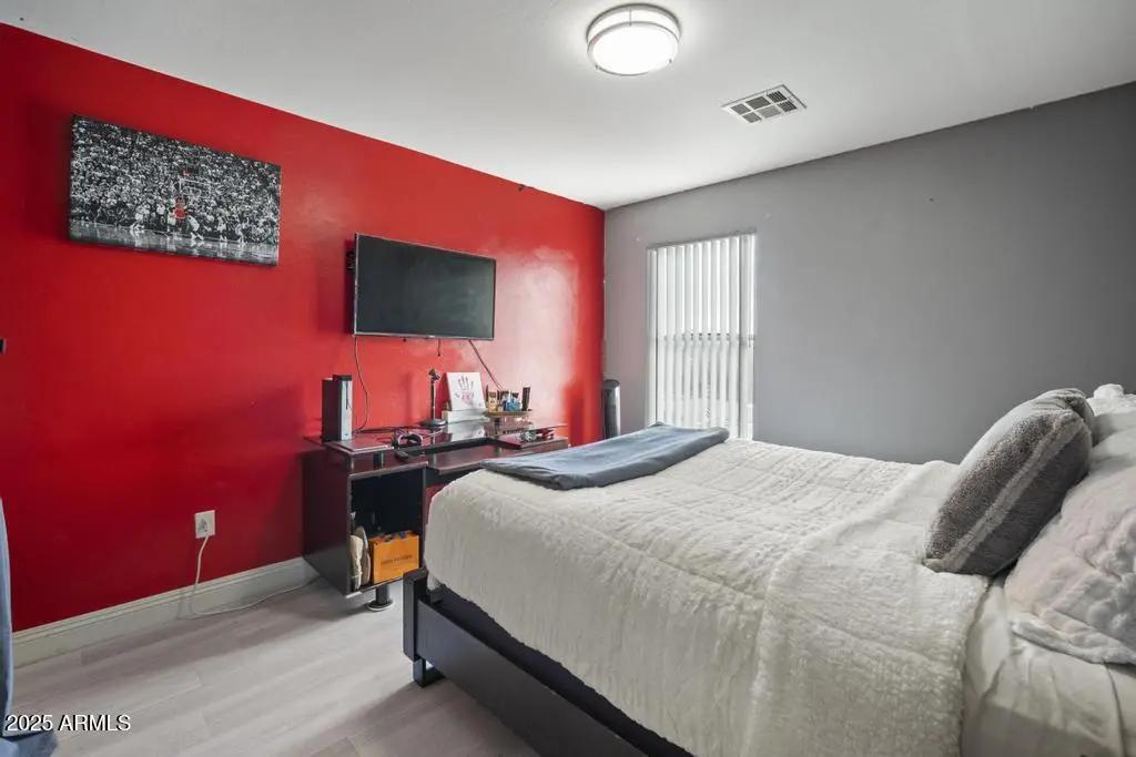 Real Estate Picture 18