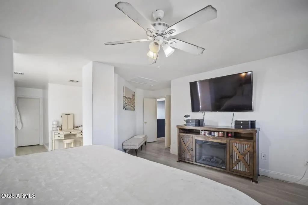 Real Estate Picture 23