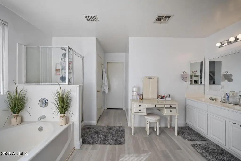 Real Estate Picture 24