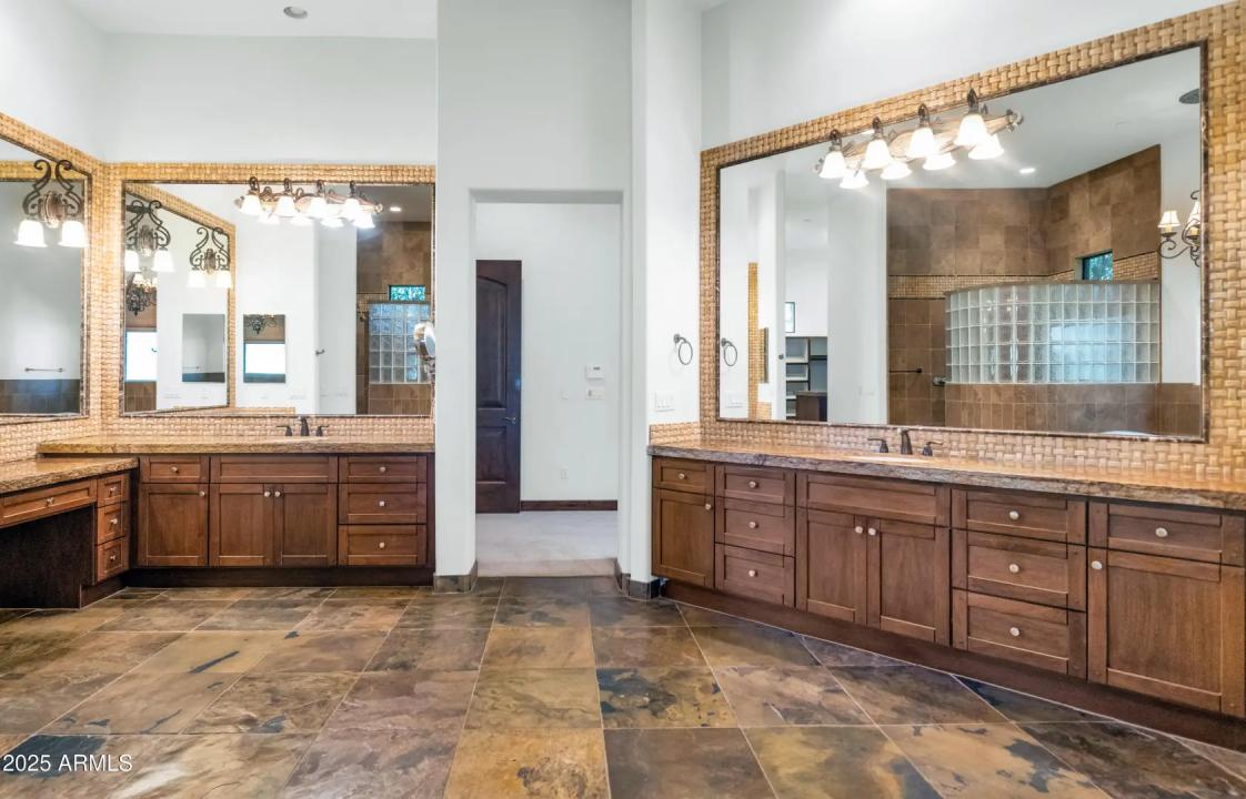 Real Estate Picture 15