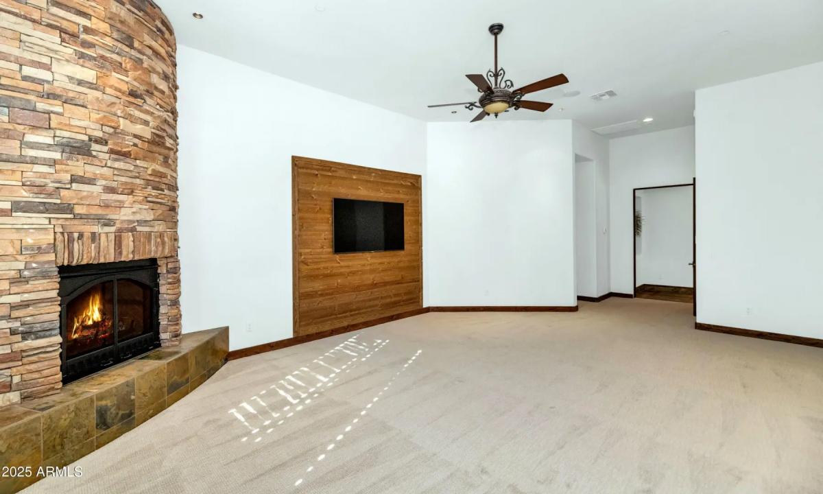 Real Estate Picture 14