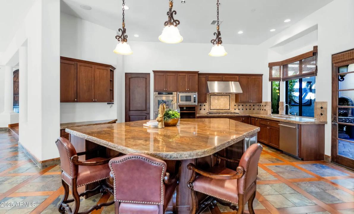 Real Estate Picture 23