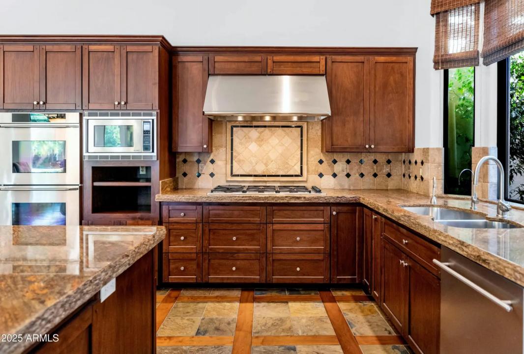 Real Estate Picture 24