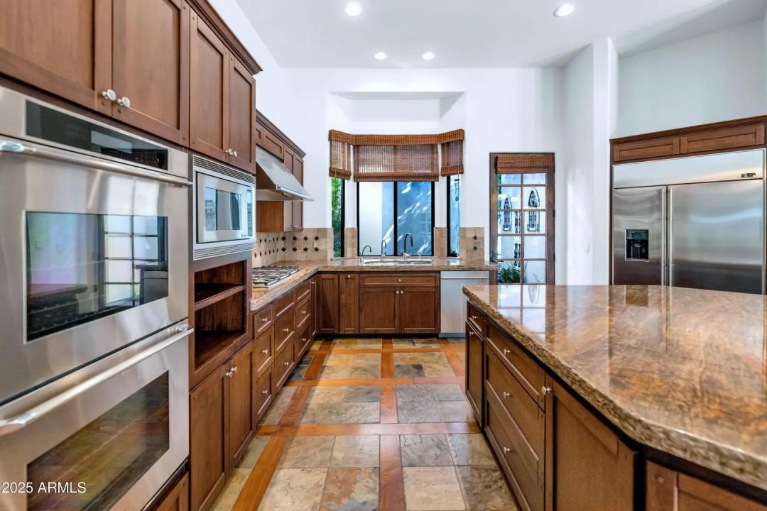 Real Estate Picture 25