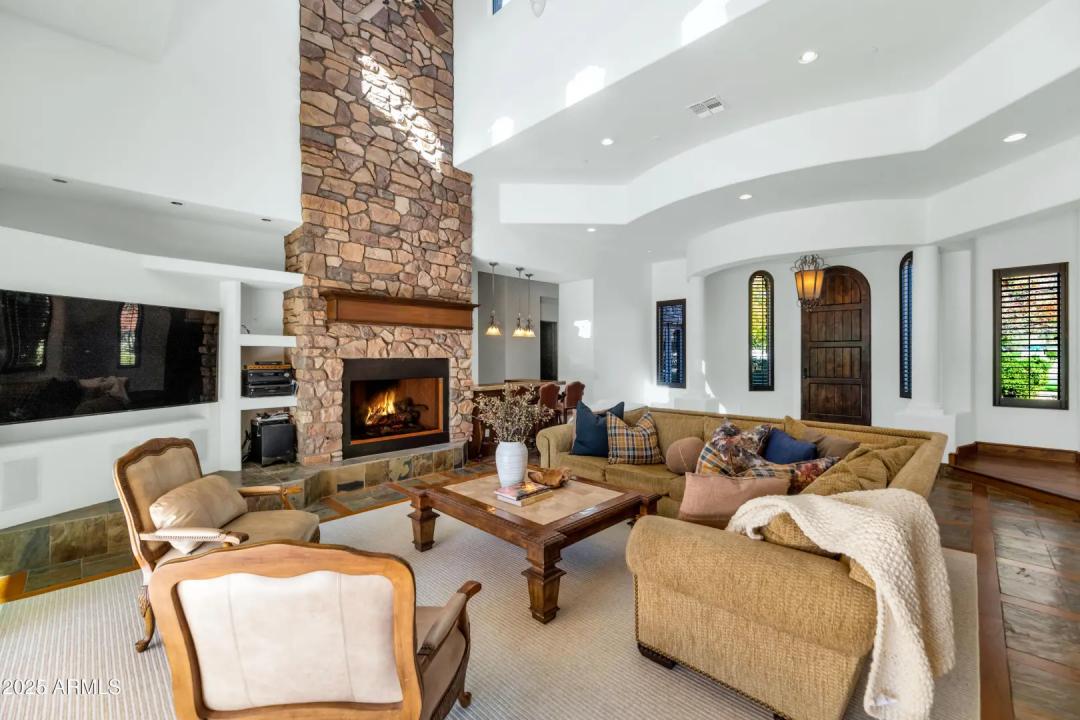 Real Estate Picture 8