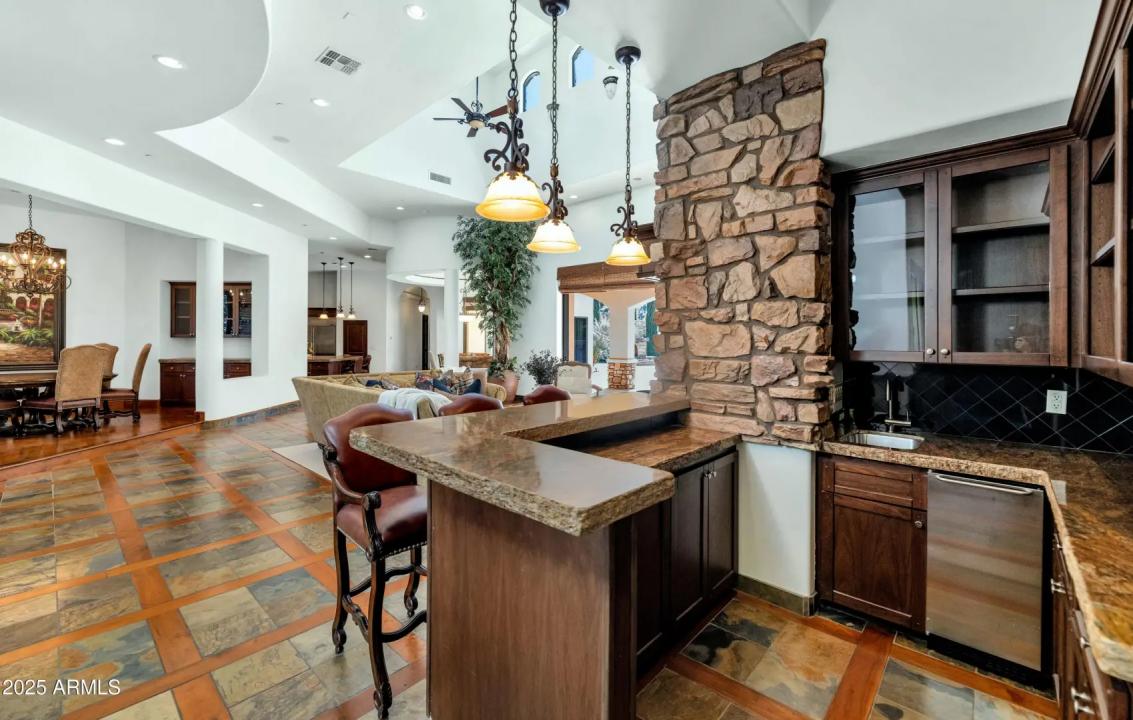 Real Estate Picture 12