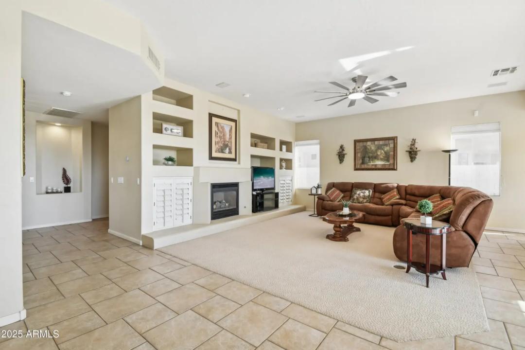 Real Estate Picture 12