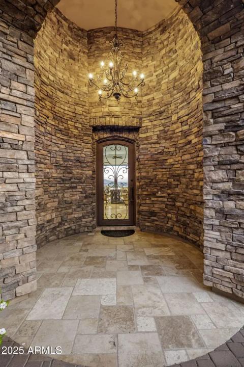 Real Estate Picture 5