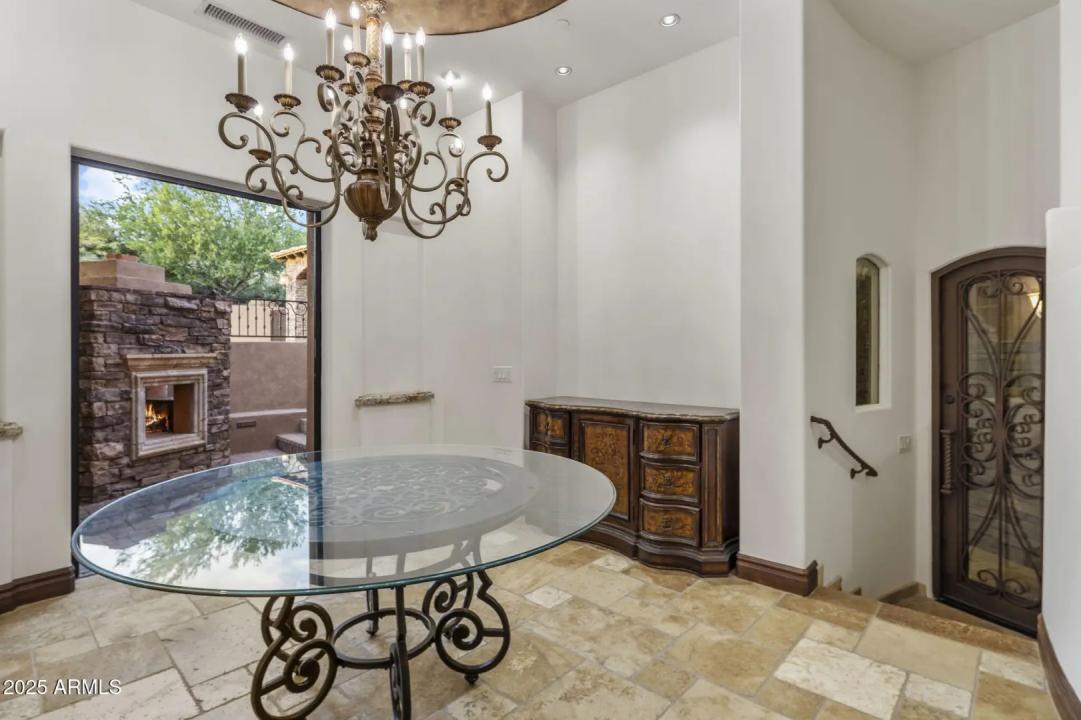 Real Estate Picture 11