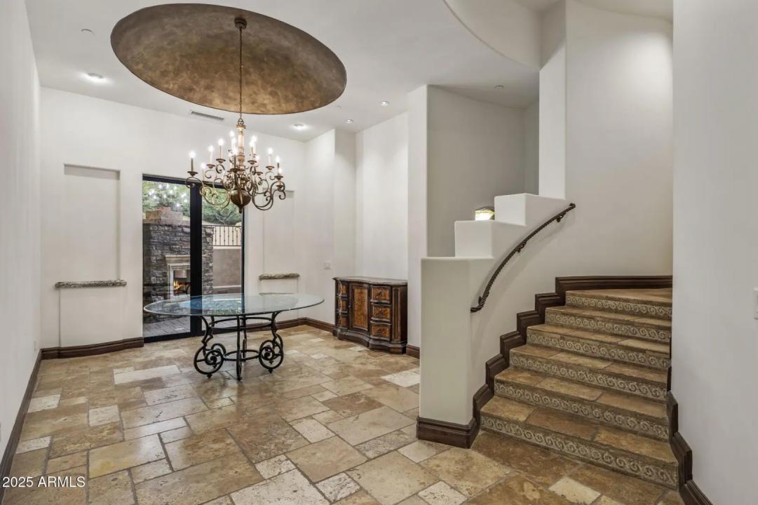 Real Estate Picture 12