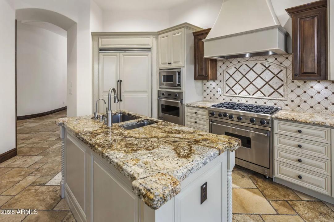 Real Estate Picture 17