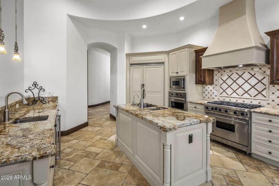 Real Estate Picture 16