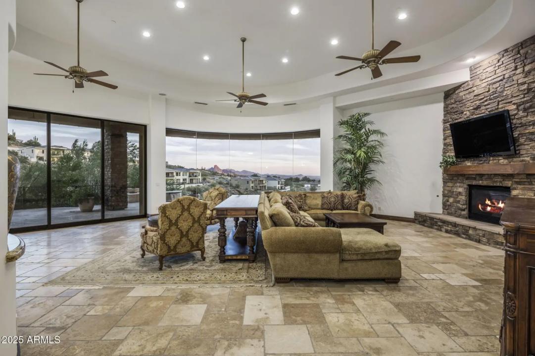 Real Estate Picture 24