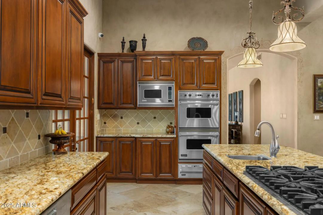 Real Estate Picture 8