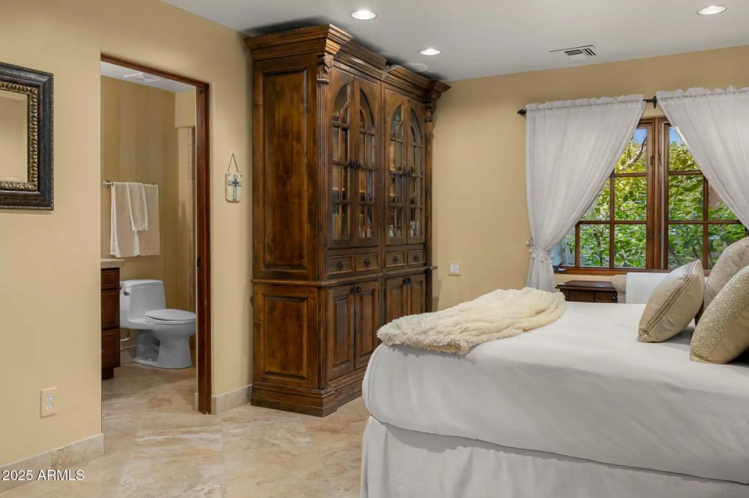 Real Estate Picture 22