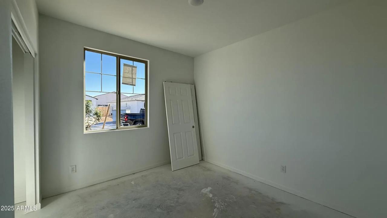 Real Estate Picture 4