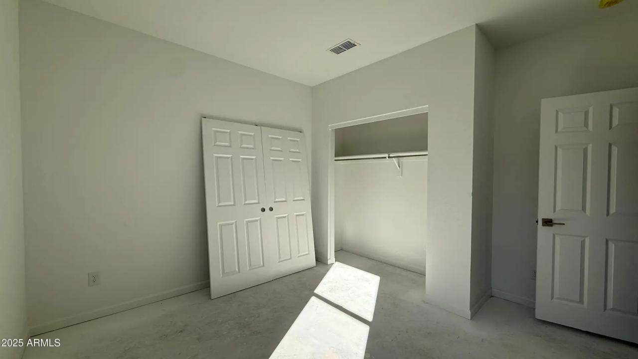 Real Estate Picture 8