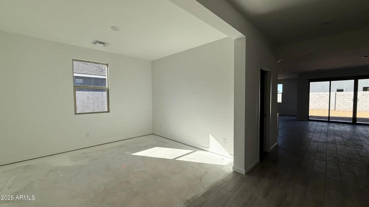 Real Estate Picture 9