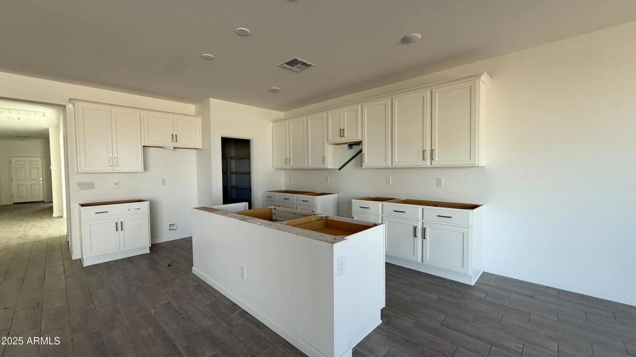 Real Estate Picture 11