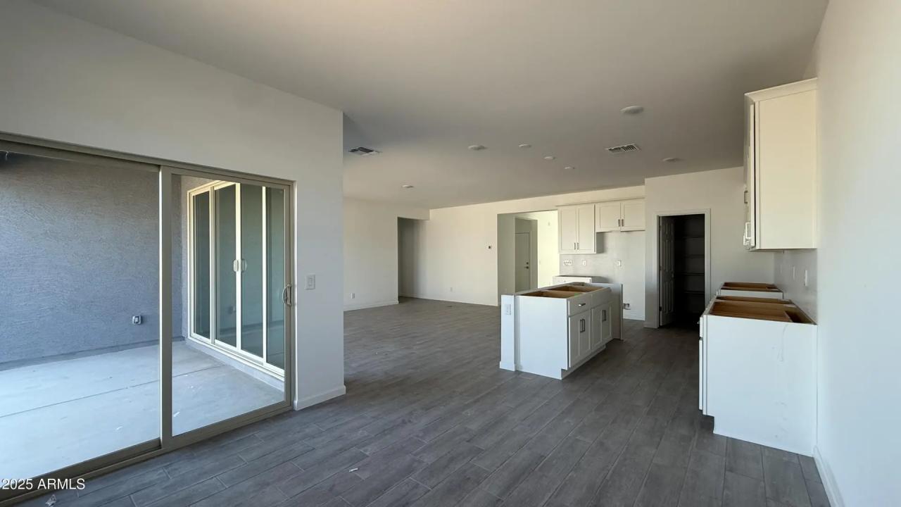 Real Estate Picture 12