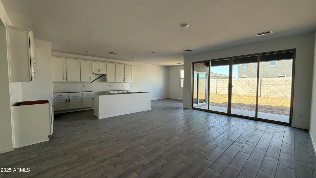 Real Estate Picture 14