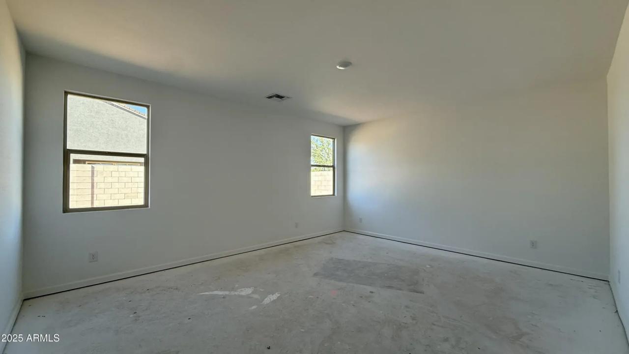 Real Estate Picture 18